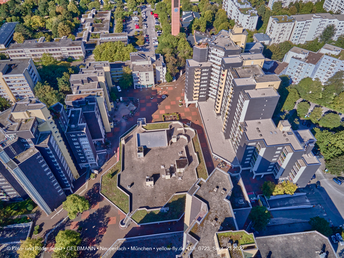 23.09.2022 - Karl-Marx-Ring 53-53c und Studentenwohnheim und Marx-Zentrum in Neuperlach